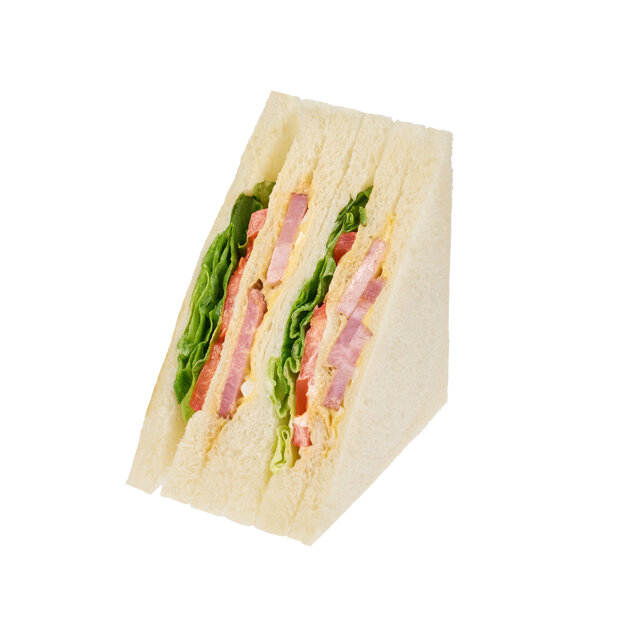 厚切りベーコンのB.L.T.サンド