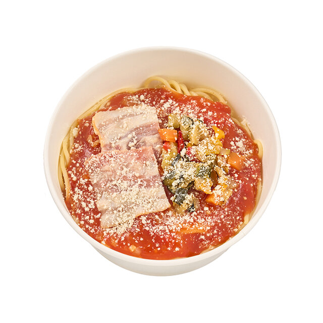 ベーコンとグリル野菜のトマトソースパスタ