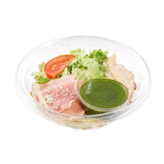 生ハムとグリルチキンの冷製生パスタ（バジルソース）
