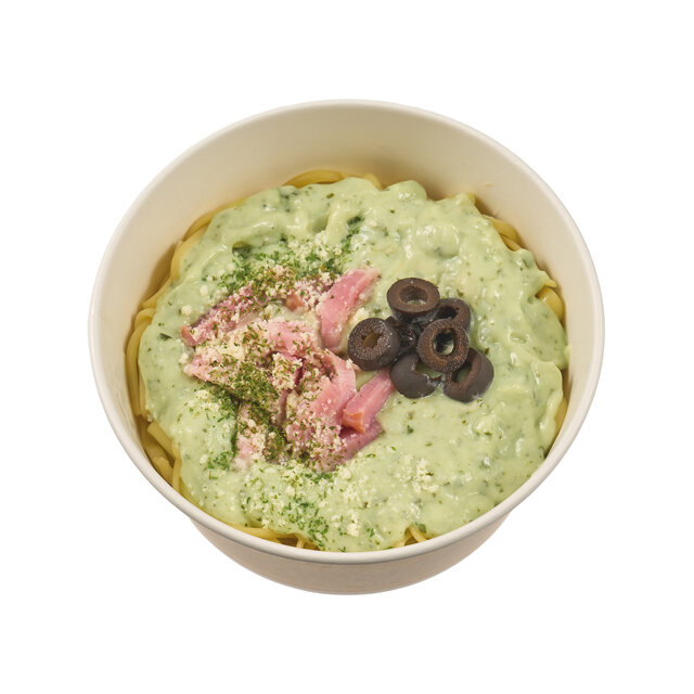 ベーコンのバジルクリーム生パスタ