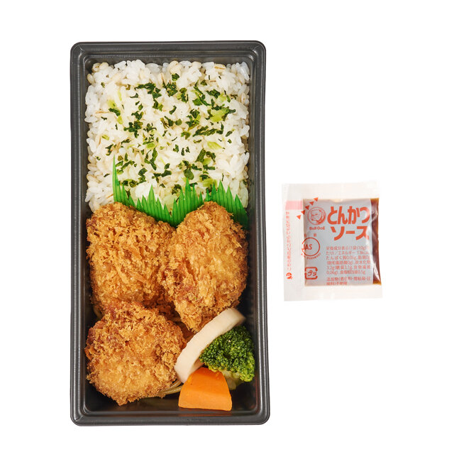 手仕込みチキンカツ&もち麦入りご飯弁当