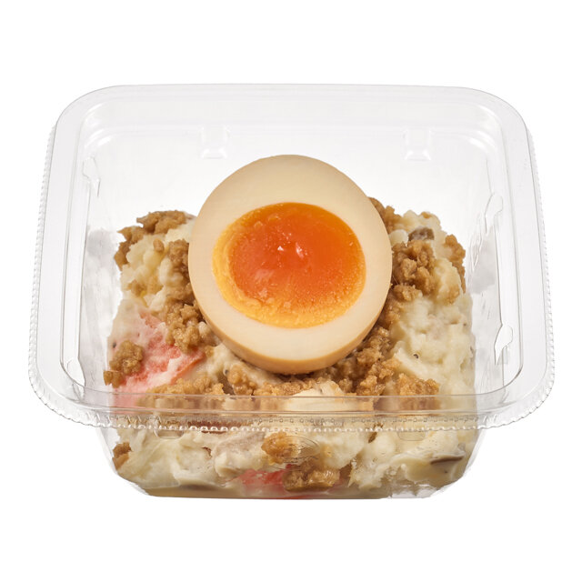鶏そぼろといぶりがっこの和風ポテトサラダ