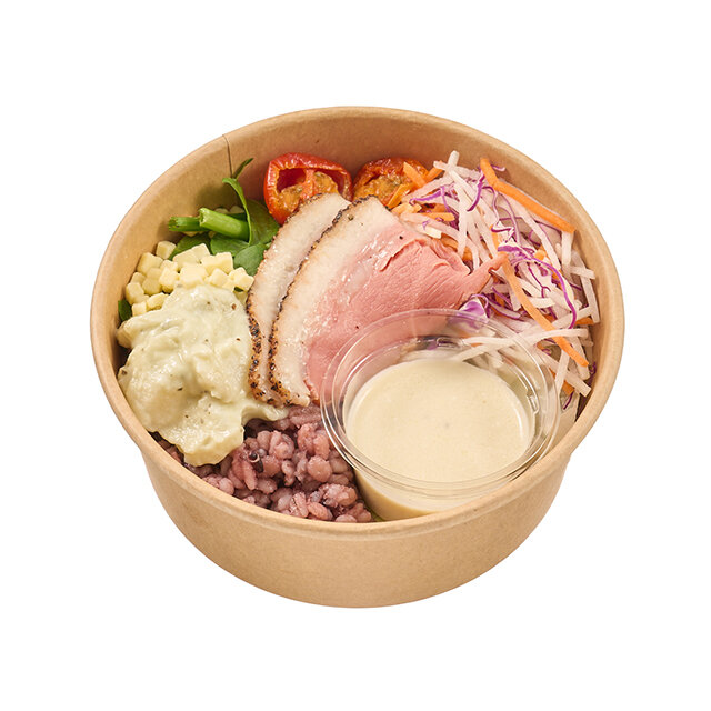 シークヮーサー果汁入りドレッシングで食べる！海老とアボカドのサラダ