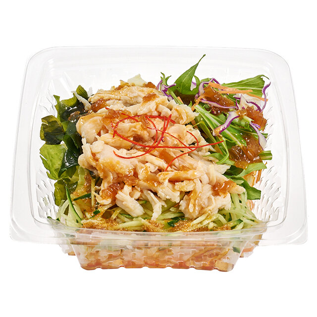 ピリ辛ドレッシングで食べる蒸し鶏のサラダ